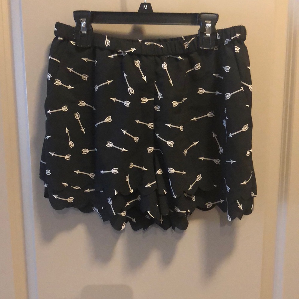 Arrow print shorts